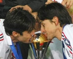 Italian club AC Milan's Kaka and Filippo Inzaghi kiss the trophyb after their victory in Yokohama