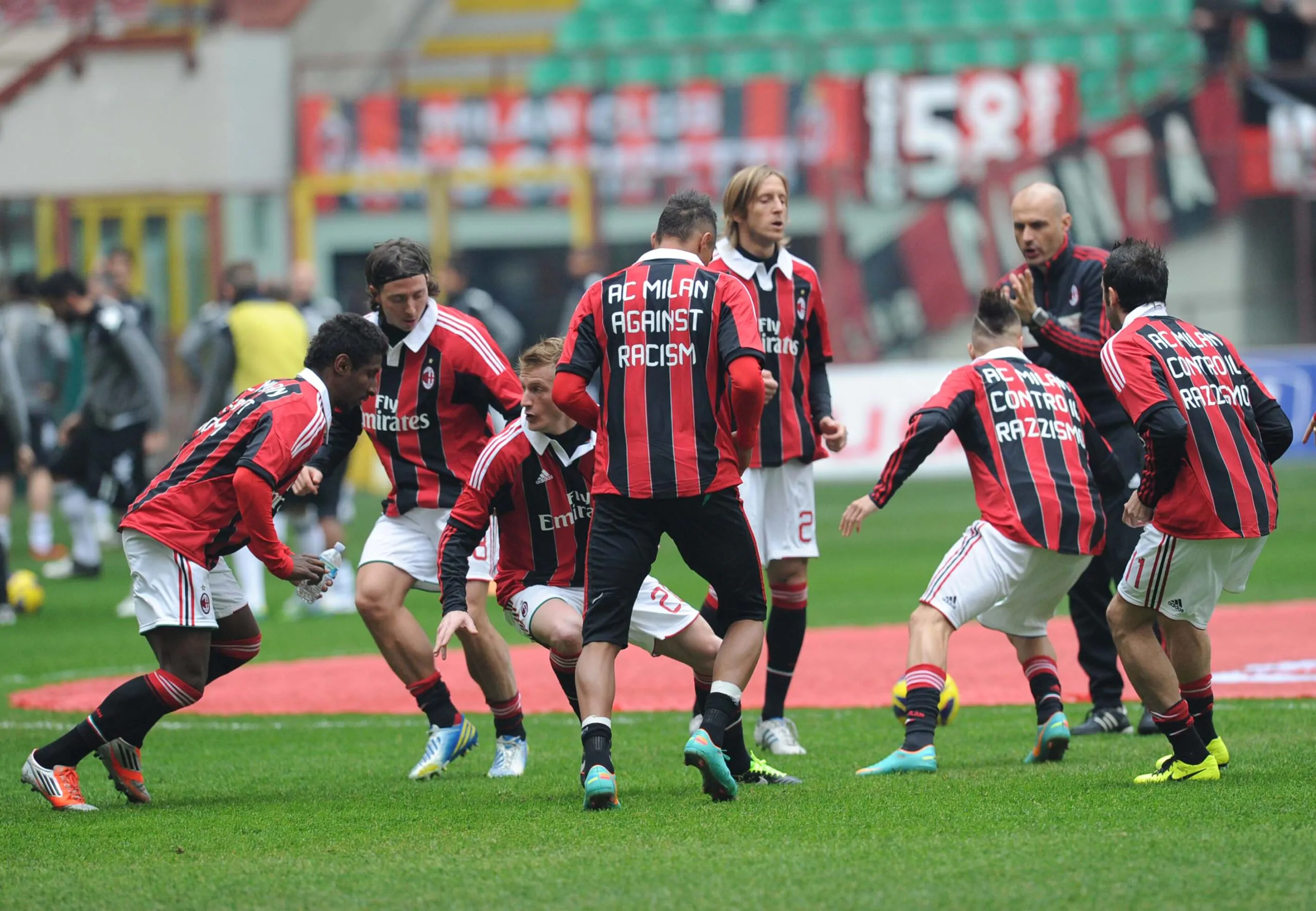SM FOTO – Il pre-partita rossonero: “AC Milan contro il razzismo”