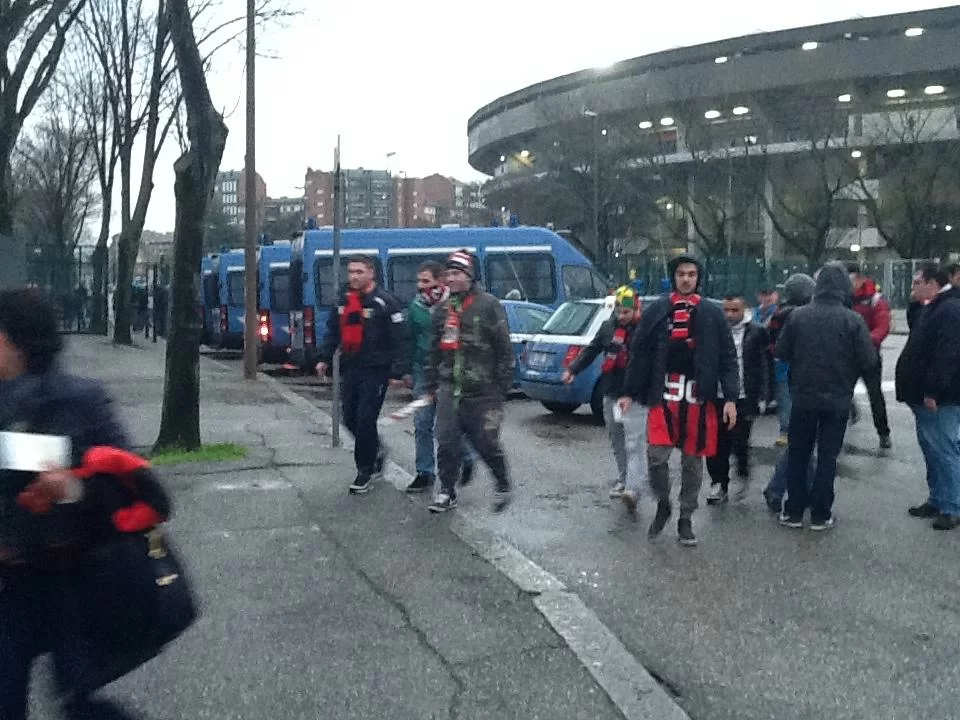 SM PHOTOGALLERY/ Chievo-Milan, i tifosi rossoneri al “Bentegodi”