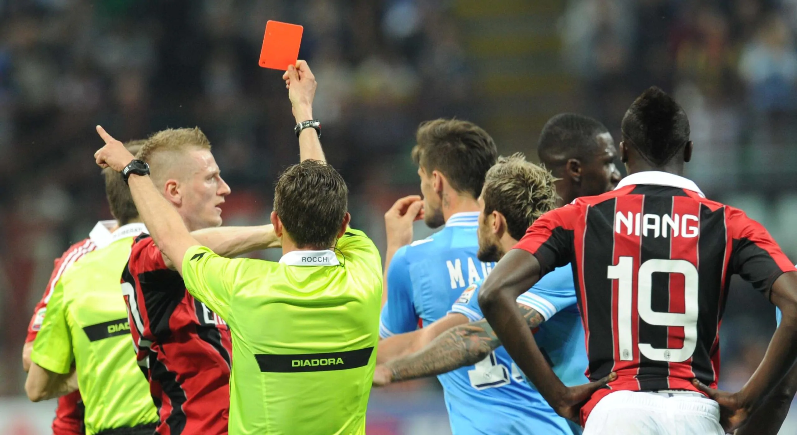 PAGELLE/ Flamini dal nero al <i>rosso</i>. Colosso Mexes, Muntari fallisce