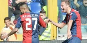 VIDEO/ Genoa, Matuzalem sorprende clamorosamente Romero e pareggia il derby!