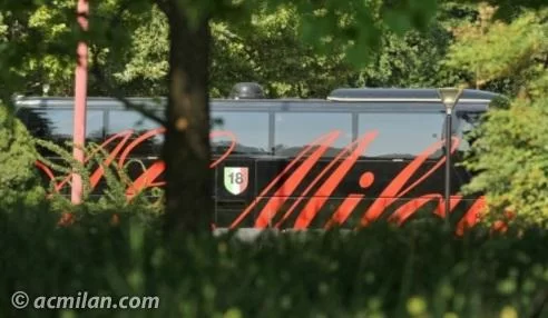 Il raduno, maglie e striscioni