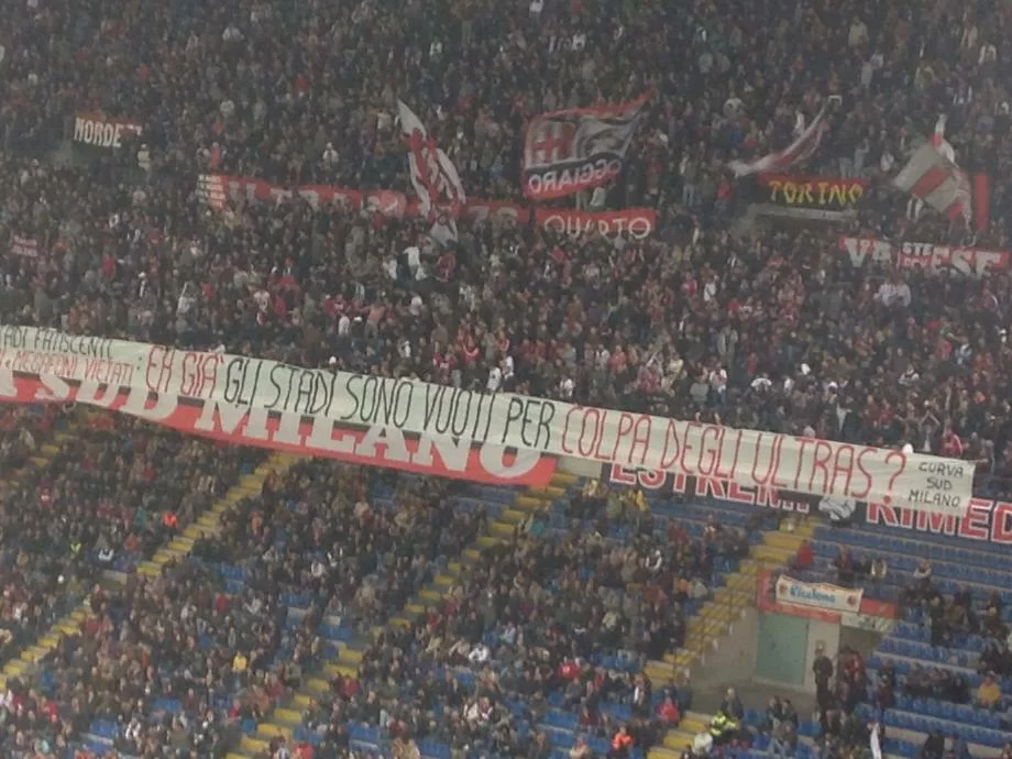 SM FOTO/ Lo striscione di protesta della Curva contro le istituzioni