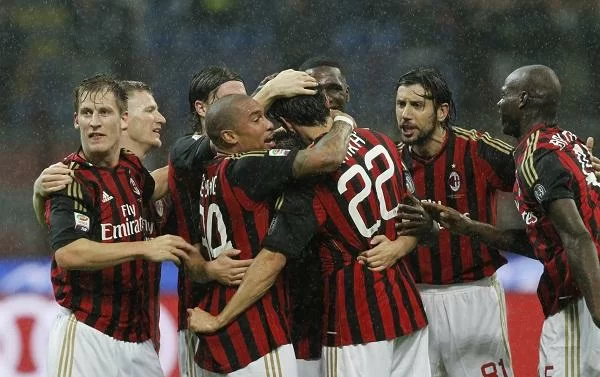 PHOTOGALLERY/ Il Milan cambia look: ecco in anteprima le maglie per la prossima stagione