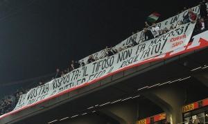 striscione contestazione milan-fiorentina (spaziomilan)
