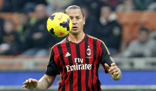 UFFICIALE/ Mexes non ha nessun tipo di social network