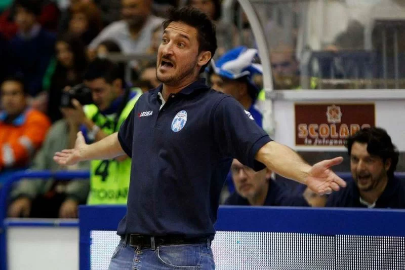 VIDEO – Pozzecco show, conferenza cabaret nel post partita