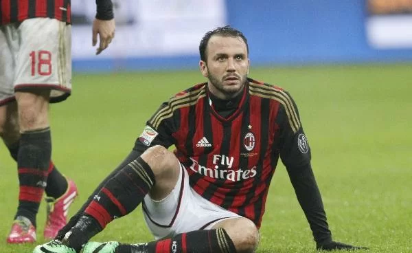 CALCIOMERCATO/ Milan, il Napoli tenta Pazzini. Ma se Seedorf partisse…