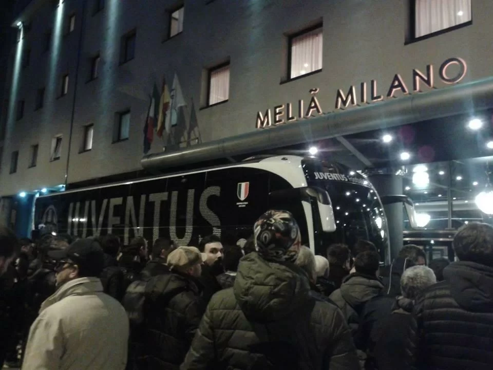 SM FOTO/ La Juventus in partenza verso San Siro