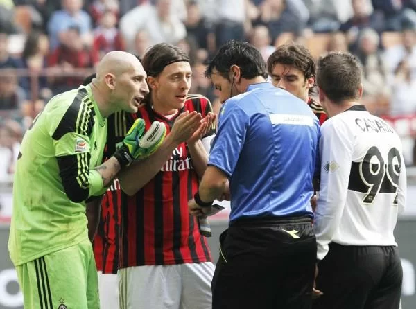 Addio Kakà, Montolivo <i>out</i>: Milan senza capitano. Caccia al nuovo leader