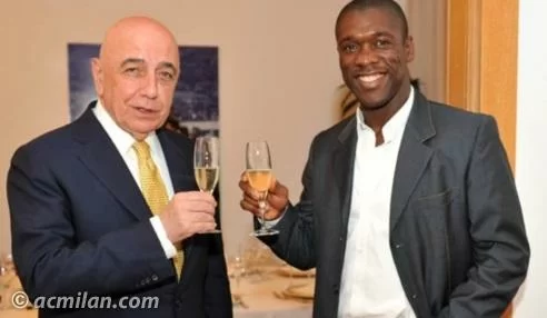 Galliani <i>riparatore</i> a Milanello. E i tifosi lanciano… #IoStoConSeedorf