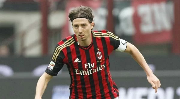 UFFICIALE/ Montolivo, il controllo dà esito positivo: può iniziare la preparazione atletica. I dettagli