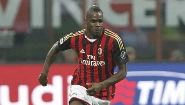 FOTO/ Balotelli incontra Franco Harris, star del superbowl americano