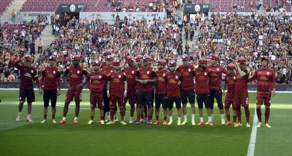 FOTO/ Galatasaray onora le vittime della miniera di Soma. Ecco come si sono presentati in campo…