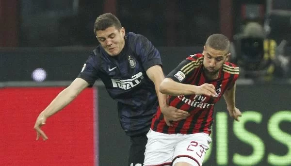 Da <i>Milan</i>ese a <i>Inter</i>nazionale: la guerra tra striscioni continua oltre il derby