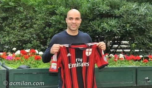 UFFICIALE/ Alex è rossonero! Contratto fino al 30 giugno 2016