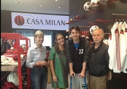 FOTO/ Montolivo in visita a <i>Casa Milan</i> con la sua famiglia