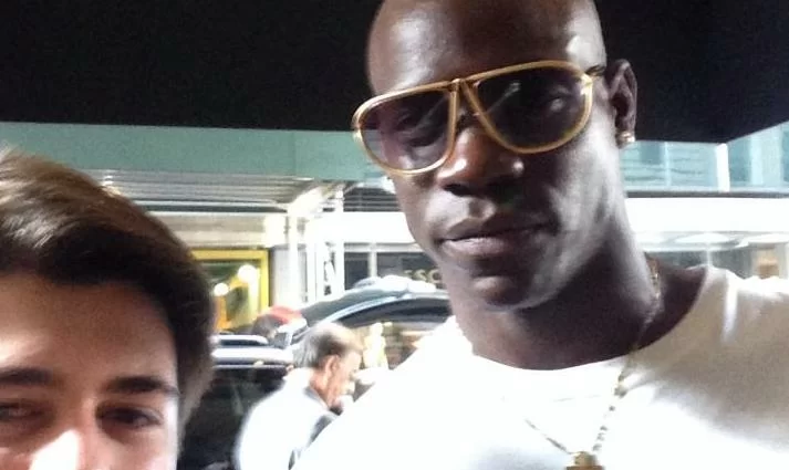 SM ESCLUSIVO/ “Resti al Milan?”. E Balotelli sorride…