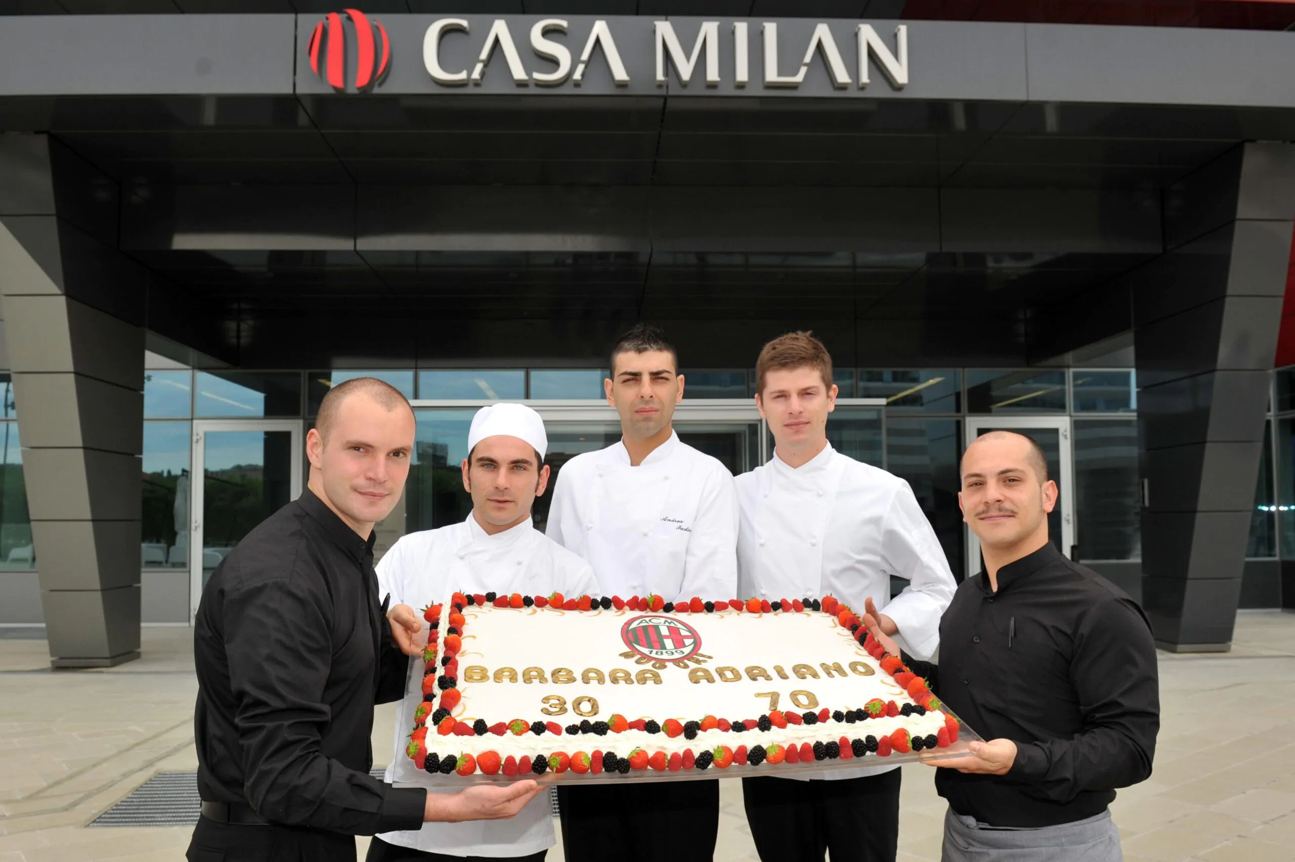 <i>Casa Milan</i>, questo pomeriggio verrà offerta una fetta di torta per i compleanni di Barbara Berlusconi e Galliani