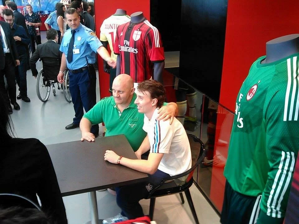SM PHOTOGALLERY/ <i>Casa Milan</i>, Montolivo durante il <i>meet&greet</i> coi tifosi