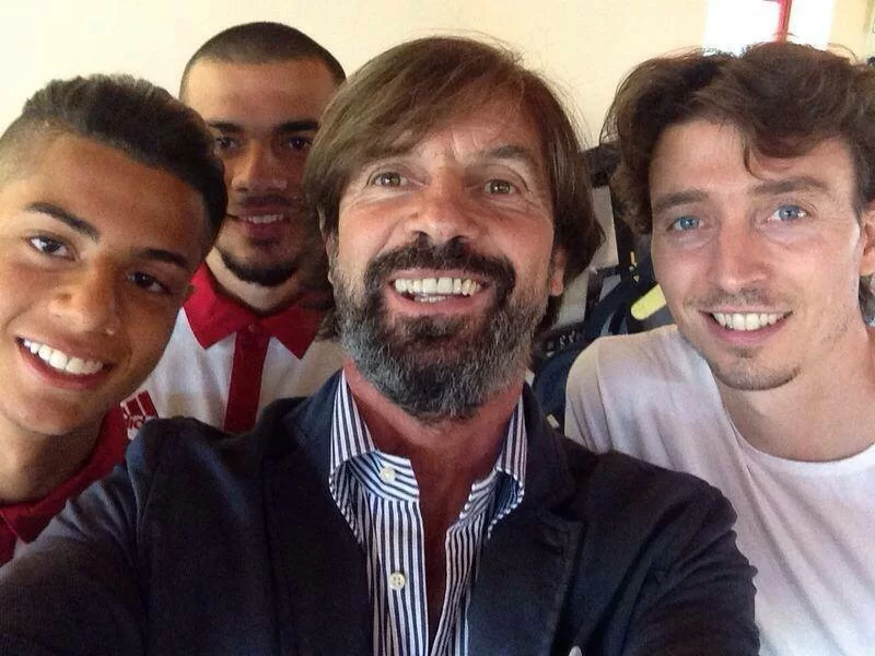 PHOTOGALLERY/ Galli mattatore al raduno: selfie con tutti