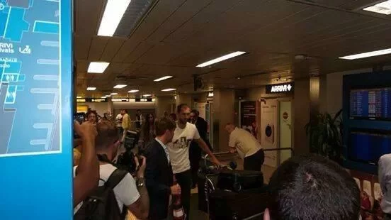 SM FOTO/ L’arrivo di Diego Lopez a Linate