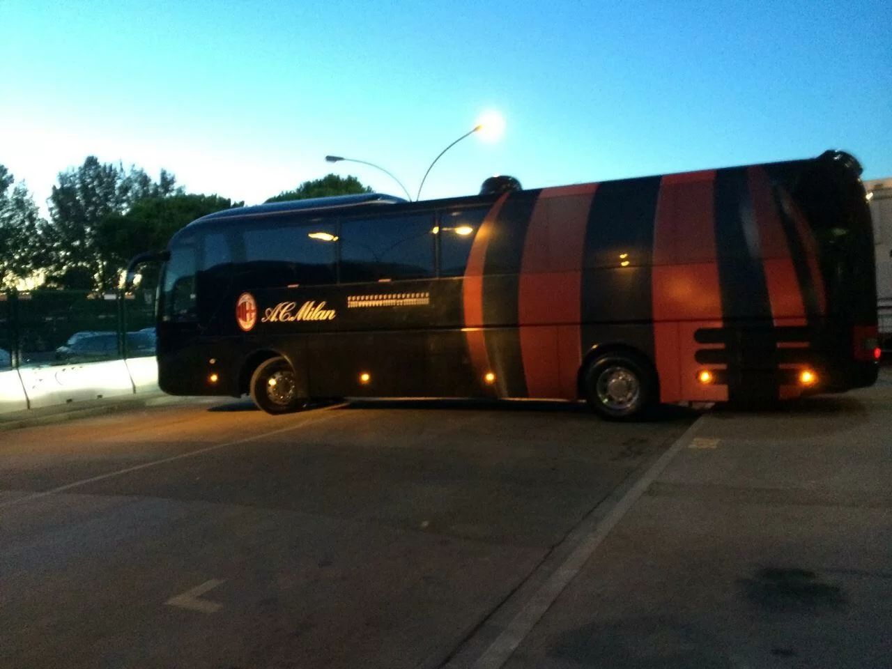 SM FOTO/ L’arrivo del Milan al “Castellani”