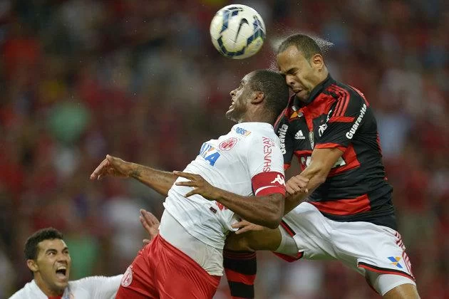 VIDEO CHOC – Brasile, giocatore si frattura il cranio!