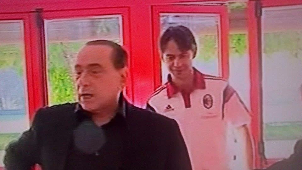 Berlusconi: “Davanti ci vuole più peso”. Pippo dà l’ok: c’è Torres