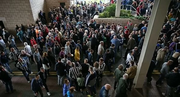 Newcastle-Leicester, partita ritardata di un’ora! Ecco perché…