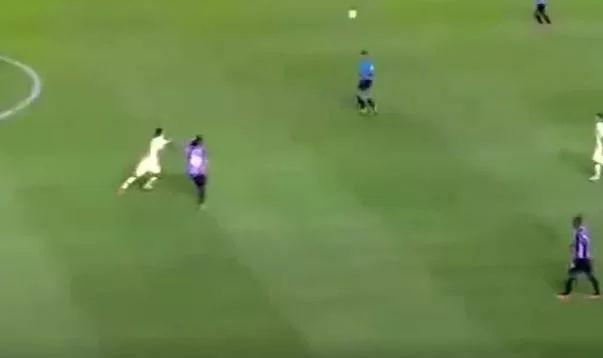 VIDEO – Ronaldinho prova un stop stellare, ma il risultato è disastroso…