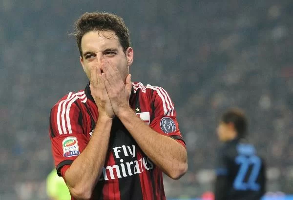 UFFICIALE/ Trauma alla clavicola per Jack, problemi al piede per El Shaarawy. Il comunicato del club