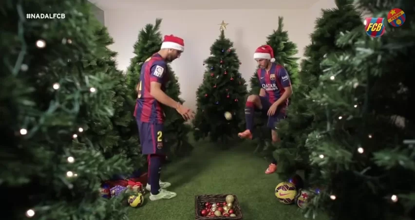 VIDEO – Barcellona, epic fail di Pedro: prova a palleggiare con le palline dell’albero di Natale ma…