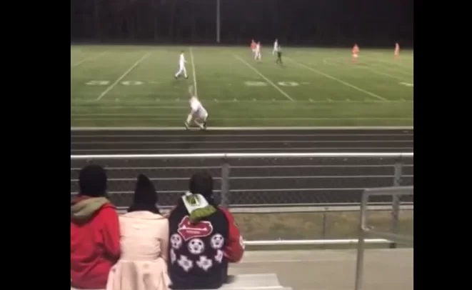 VIDEO – Rimessa laterale con capriola e gol pazzesco! Guardate l’incredibile gesto atletico