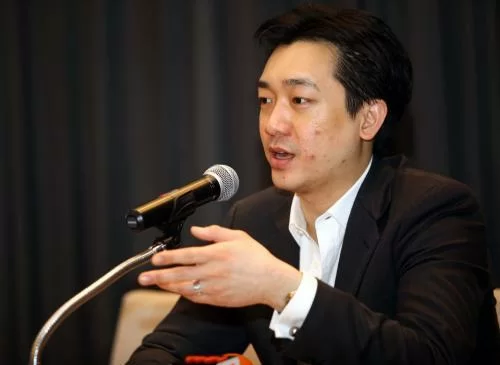 Boom <i>La Repubblica</i>: il 25% del Milan a Taechaubol, Berlusconi firma. Montella per la panchina