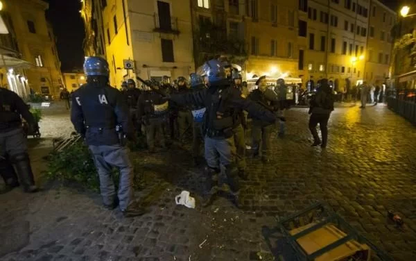 Tifosi violenti del Feyenoord a Roma, ecco l’assurdo bilancio tra arresti e risse