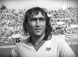 Egidio Calloni - Grandissimo calciatore della fine degli anni '70, trovò la sua consacrazione al Milan dove però viene più ricordato per le tante reti sbagliate che per quelle siglate, meritando il soprannome di "sciagurato Egidio".