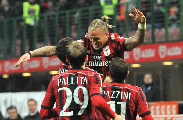 PHOTOGALLERY – Milan, in tribuna si vince sempre: ecco le lady rossonere