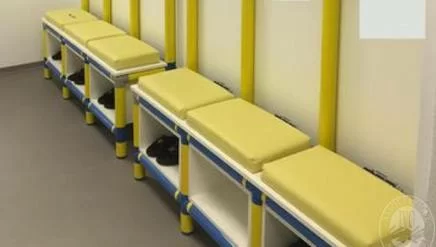 Parma, tre tifosi si comprano le panchine del Tardini