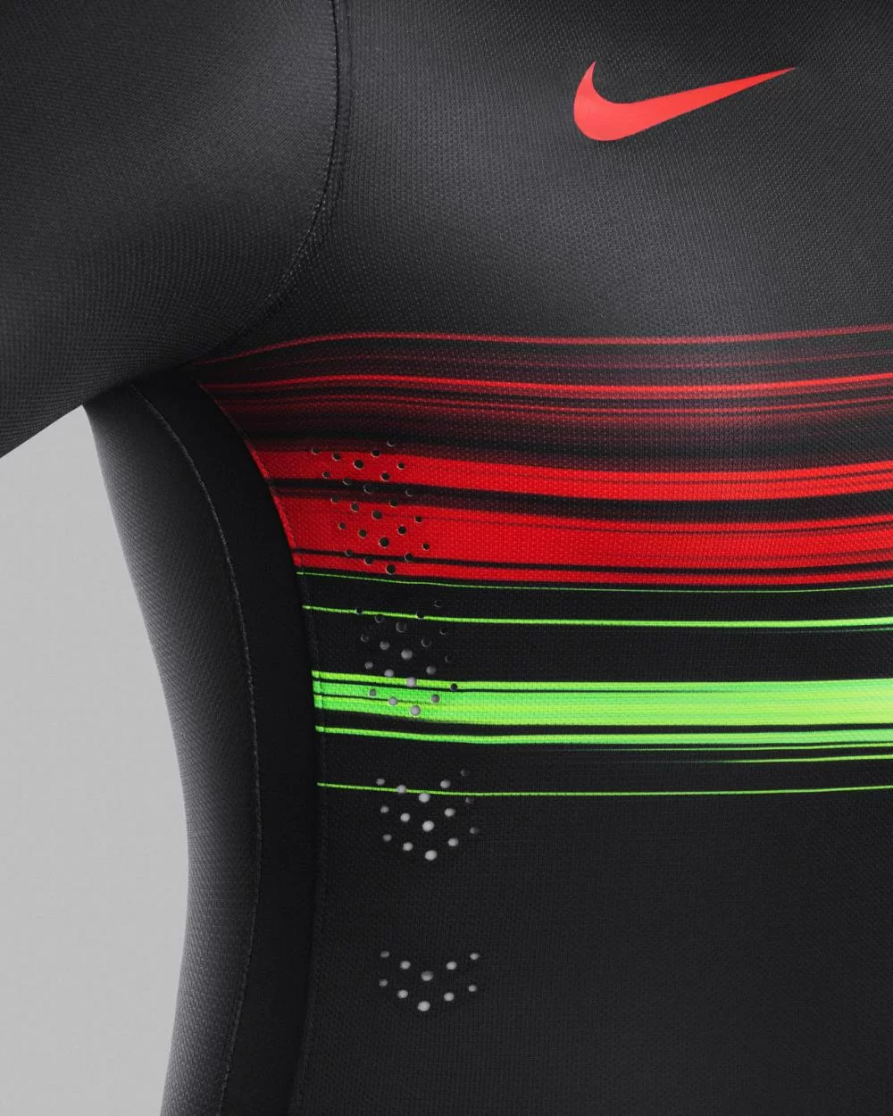 PHOTOGALLERY – La Nike presenta la nuova maglia del Portogallo: novità nei colori