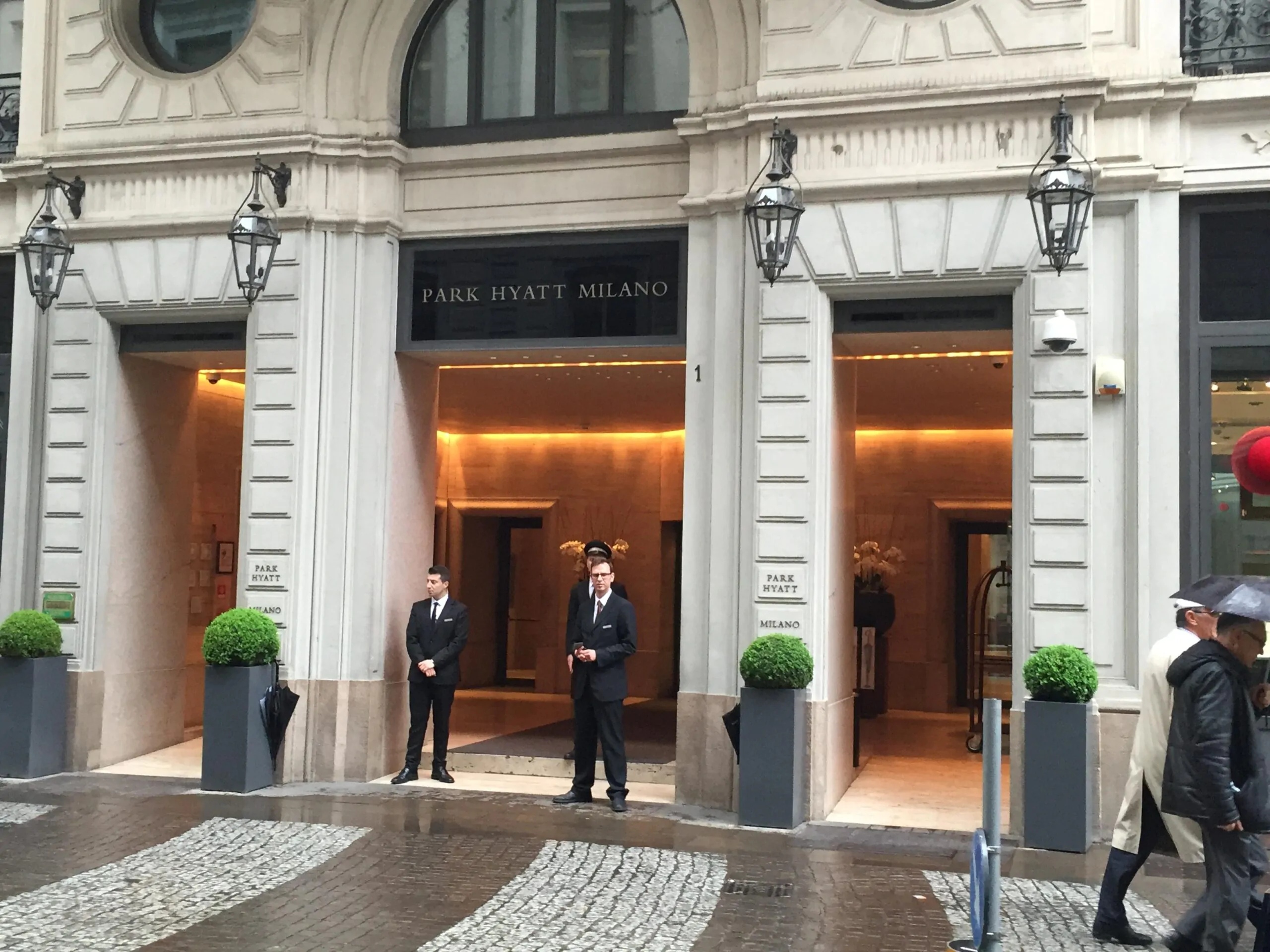 Mr. Bee lascia il Park Hyatt – UPDATE/ Il thailandese è a Ginevra a preparare i documenti per l’incontro con Berlusconi