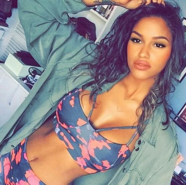 PHOTOGALLERY – L’estate si avvicina e Fanny Neguesha infiamma i suoi follower su Instagram