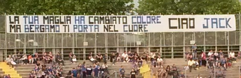 SM FOTO/ Ecco lo striscione che la tifoseria dell’Atalanta ha dedicato a Bonaventura