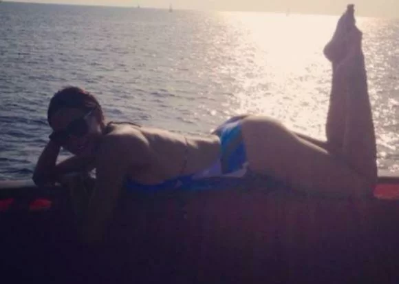 FOTOGALLERY – Nicole Minetti e l’identità segreta sui social, ecco gli ultimi splendidi scatti da Ibiza