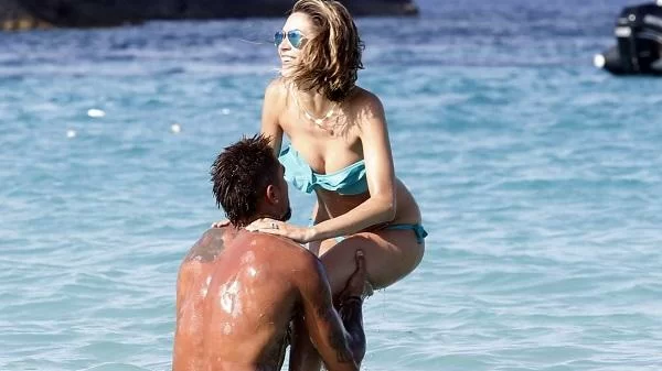 FOTO – Relax ad Ibiza con Boateng, Melissa Satta è esplosiva