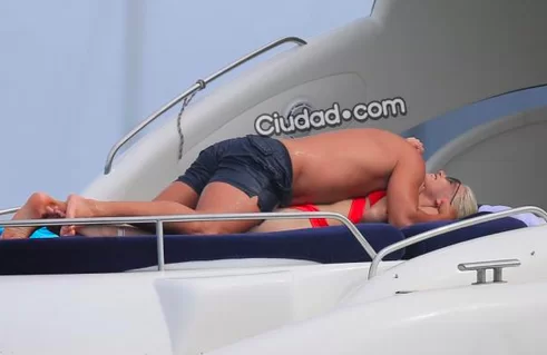 FOTOGALLERY – Wanda è dimenticata, ecco come si consola Maxi Lopez