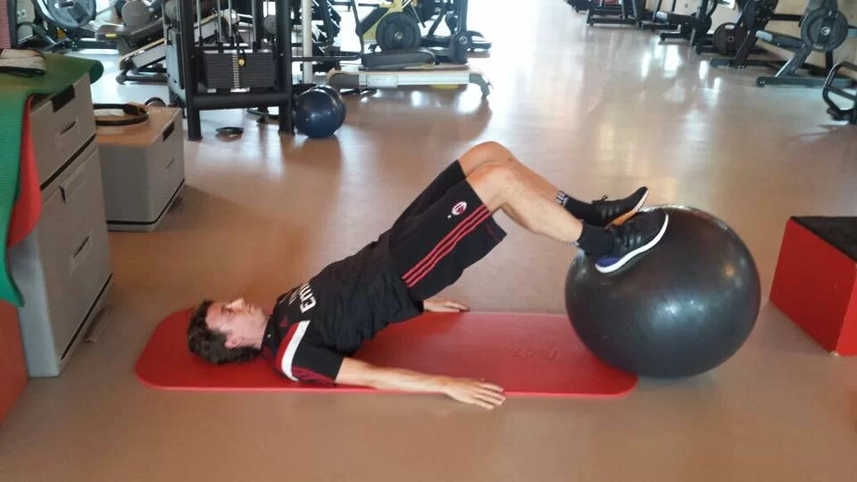 FOTO/ Montolivo si allena a Milanello