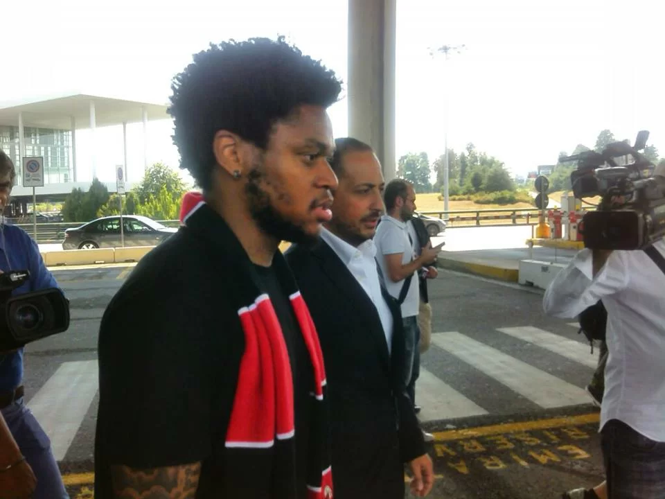 SM VIDEO/ Luiz Adriano: “Al Milan per la storia. Contento di giocare con Bacca. Pato è un amico. Mi ispiro ai brasiliani nel mio ruolo”