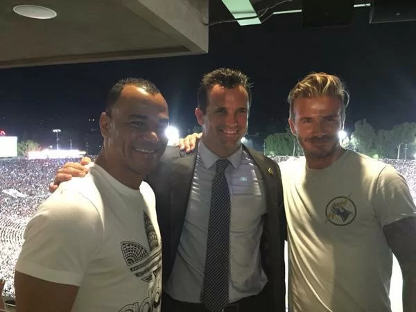 Dall’atterraggio a Milano all’esordio dell’11 gennaio 2009. Ripercorriamo la storia del “Becks” rossonero