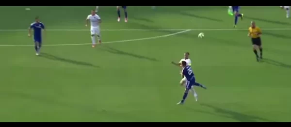 VIDEO – Altro che amichevole, duro colpo di Ibrahimovic a Terry in PSG – Chelsea
